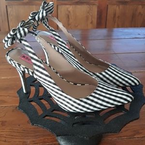 betsey johnson remy pump
